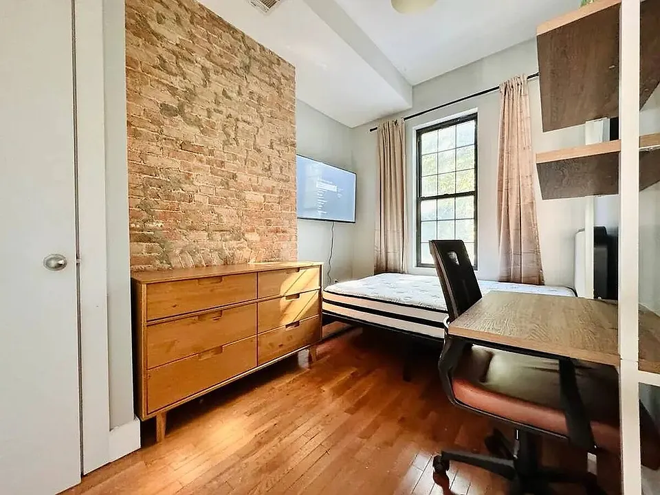 24 Van Buren St #2-114