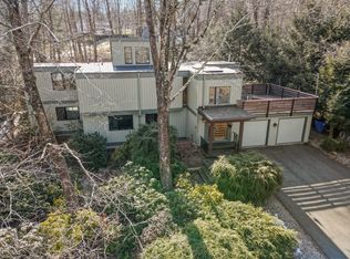 39 Lovelace Dr, West Hartford, CT 06117