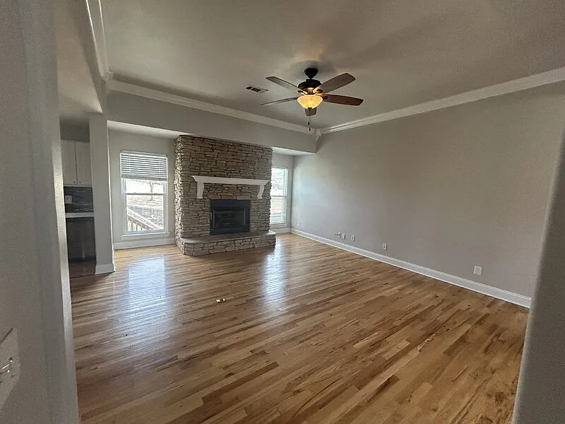 4 bed, 3.0 bath, 3000 sqft, $3,000 — Photo 3