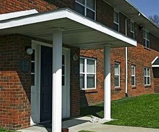 3rd image of 646 Chateau Dr