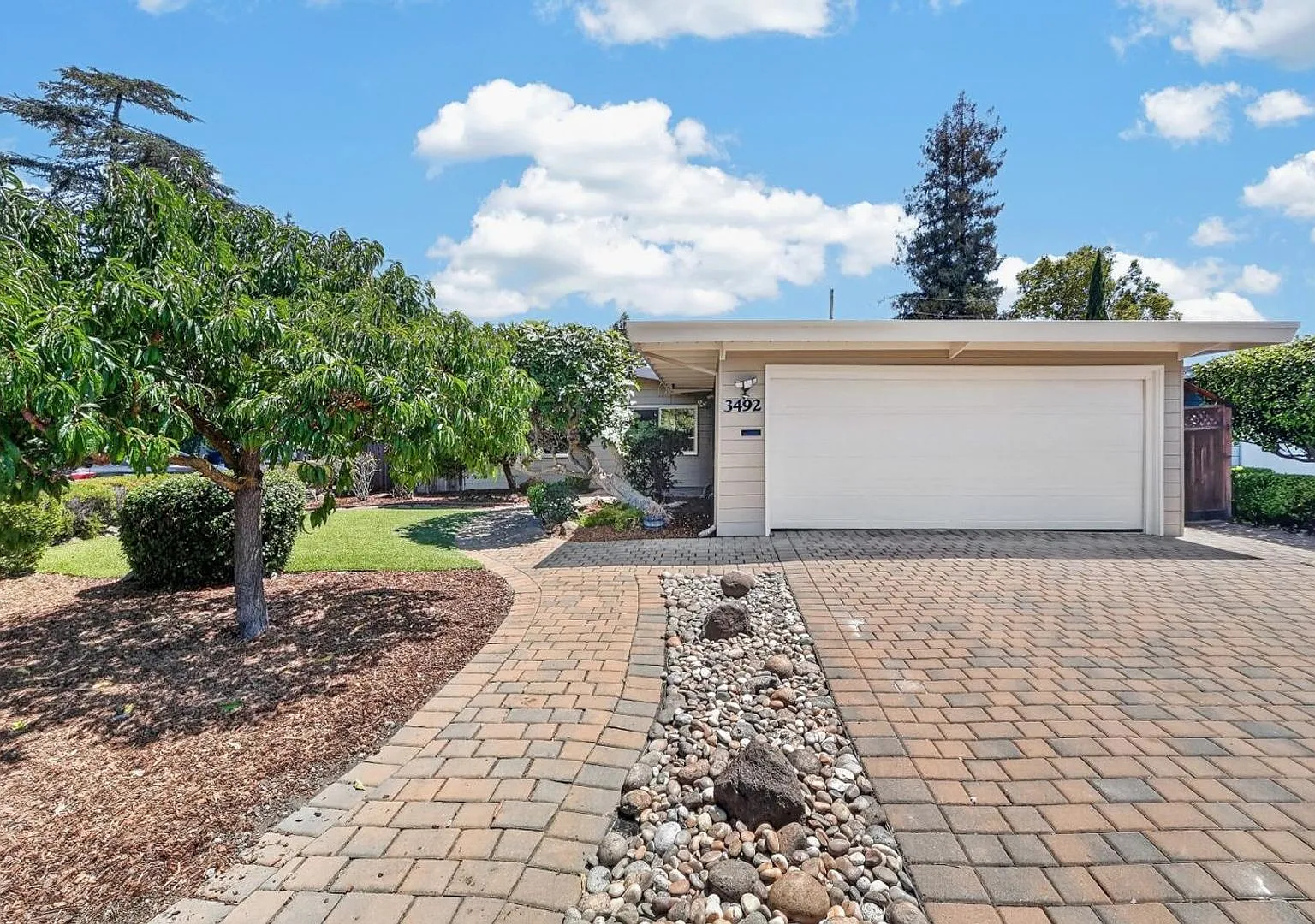 Updated 4BR Palo Alto Home with Central A/C & Two Private Outdoor Spaces — Photo 1