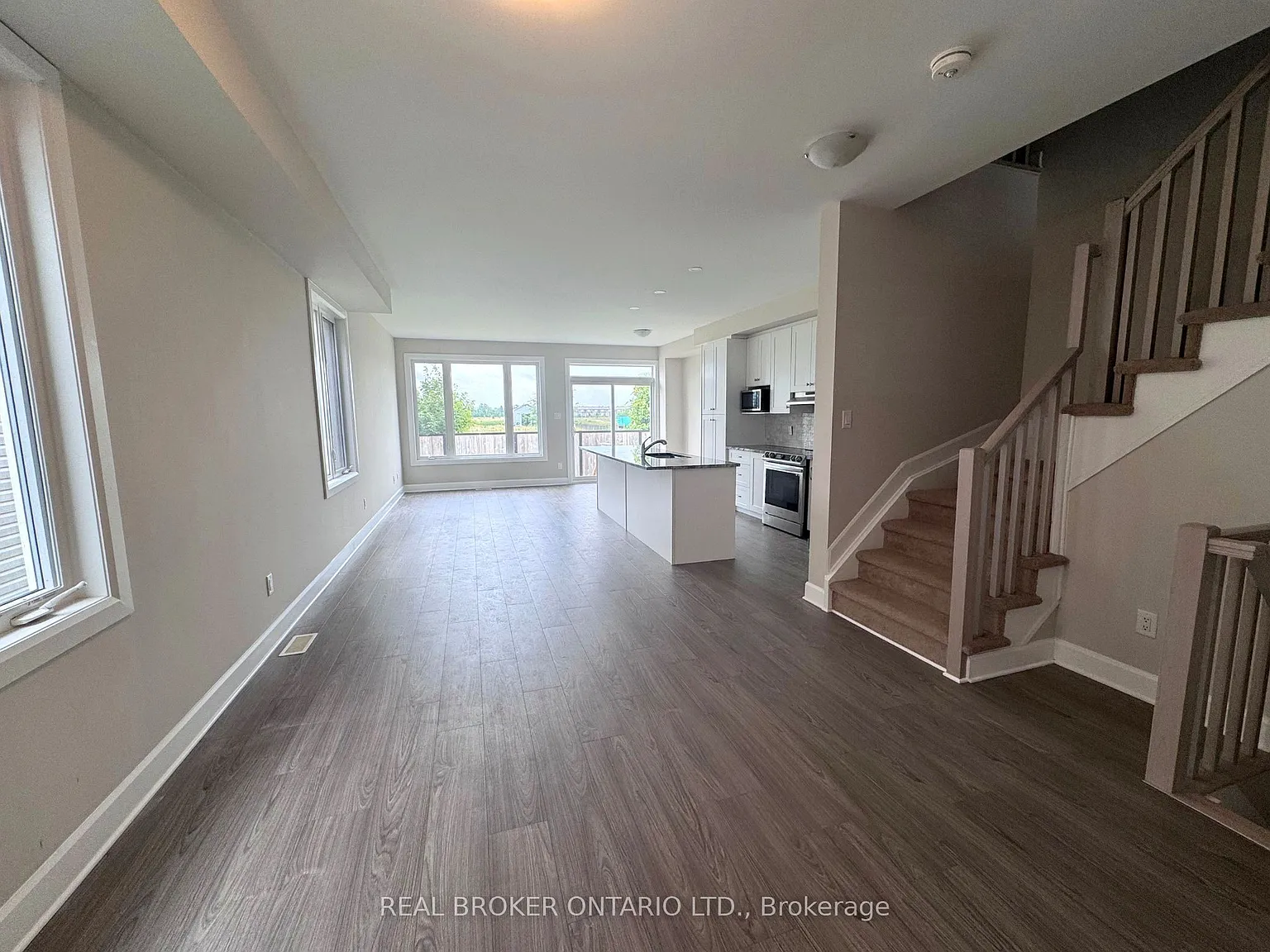 4 bed, $2,900 — Photo 2