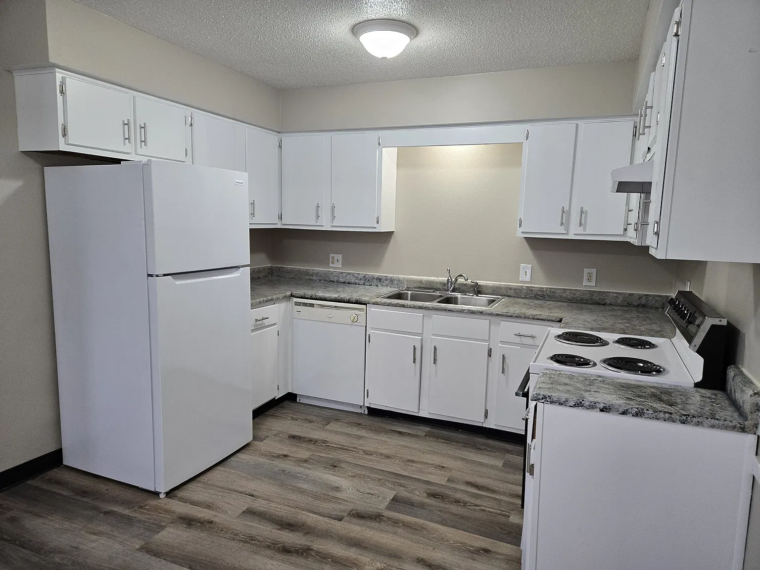 3 bed, 1.5 bath, 1296 sqft, $1,350 — Photo 4
