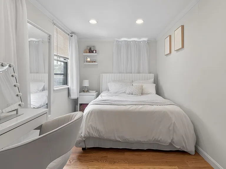 135 W Seventh St — Photo 20