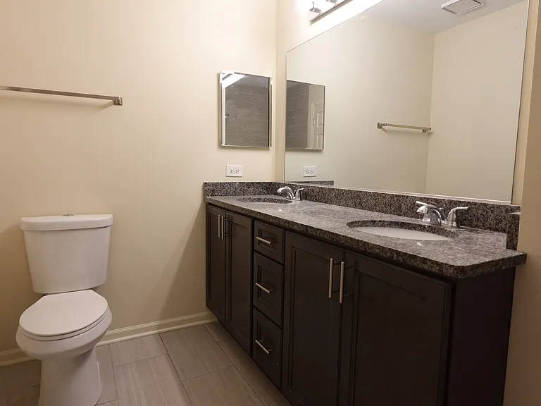 1070 Woodhill Ct — Photo 21