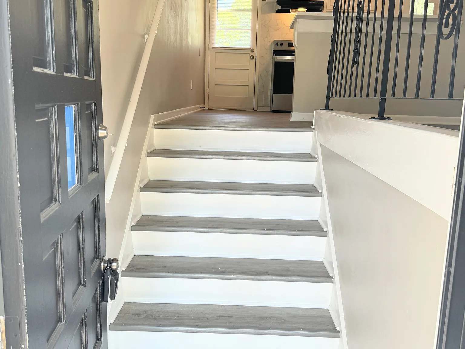 2 bed, 1200 sqft, $1,700 — Photo 2