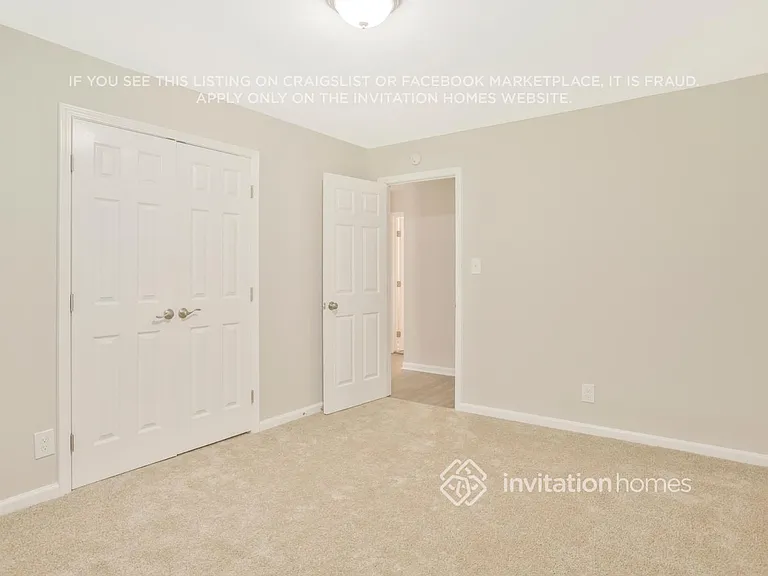 1554 N Columbia Pl — Photo 12