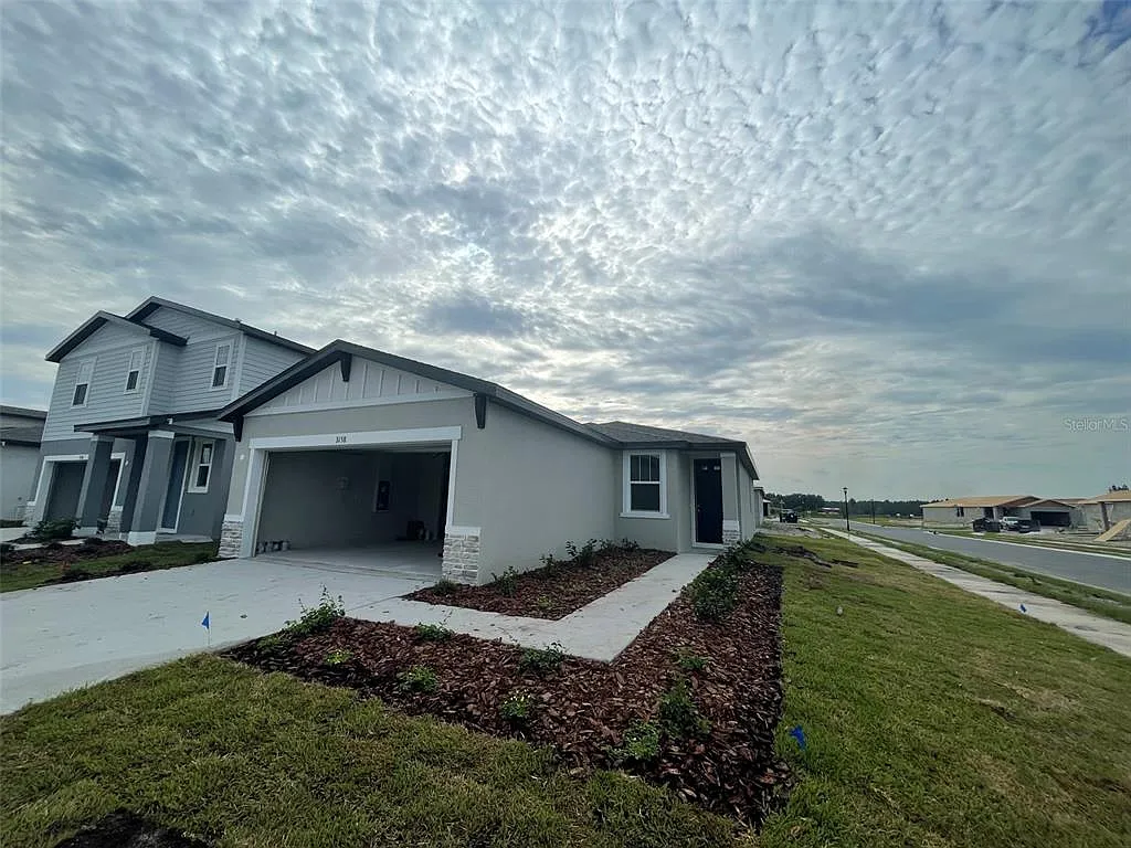3 bed, 2.0 bath, 1288 sqft, $2,100 — Photo 2