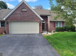 1477 Spring Side Dr E, Chambersburg, PA 17202