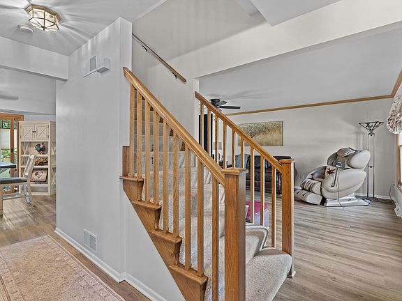 5th image of N103W16612 Country COURT