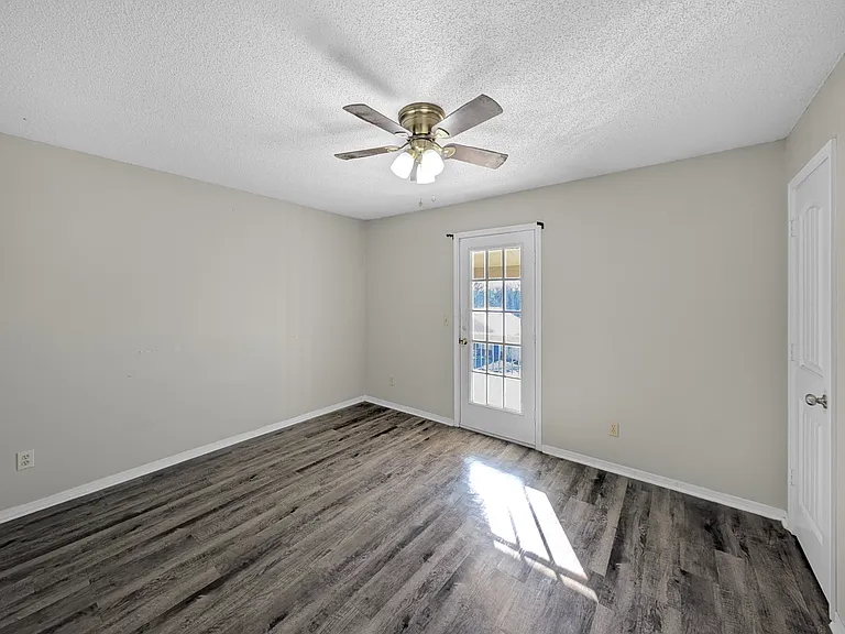 2456 N Brophy Cir — Photo 8