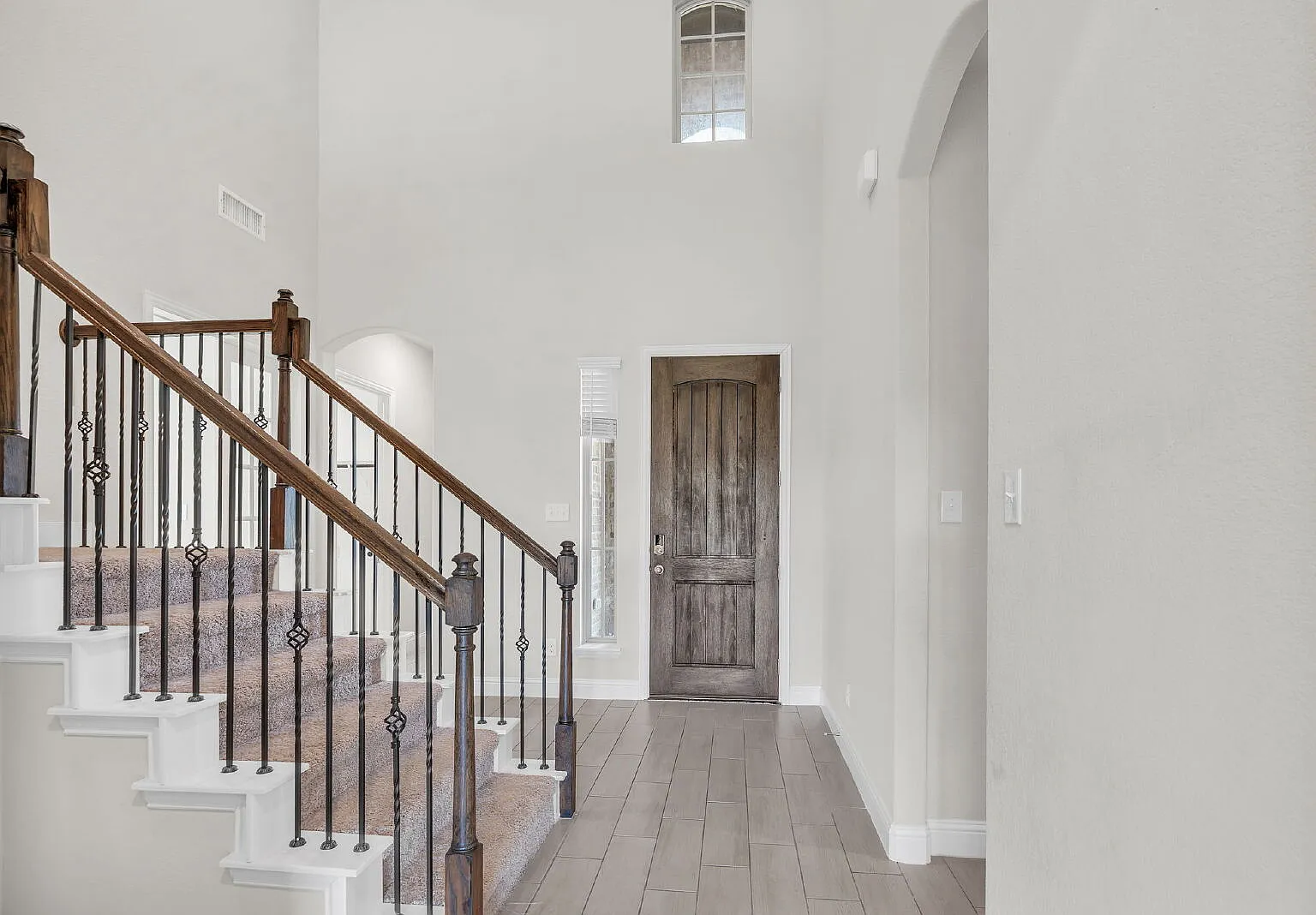 5 bed, 4.0 bath, 3348 sqft, $3,850 — Photo 3