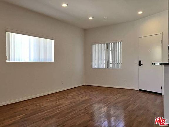 4th image of 10650 Moorpark St APT 302