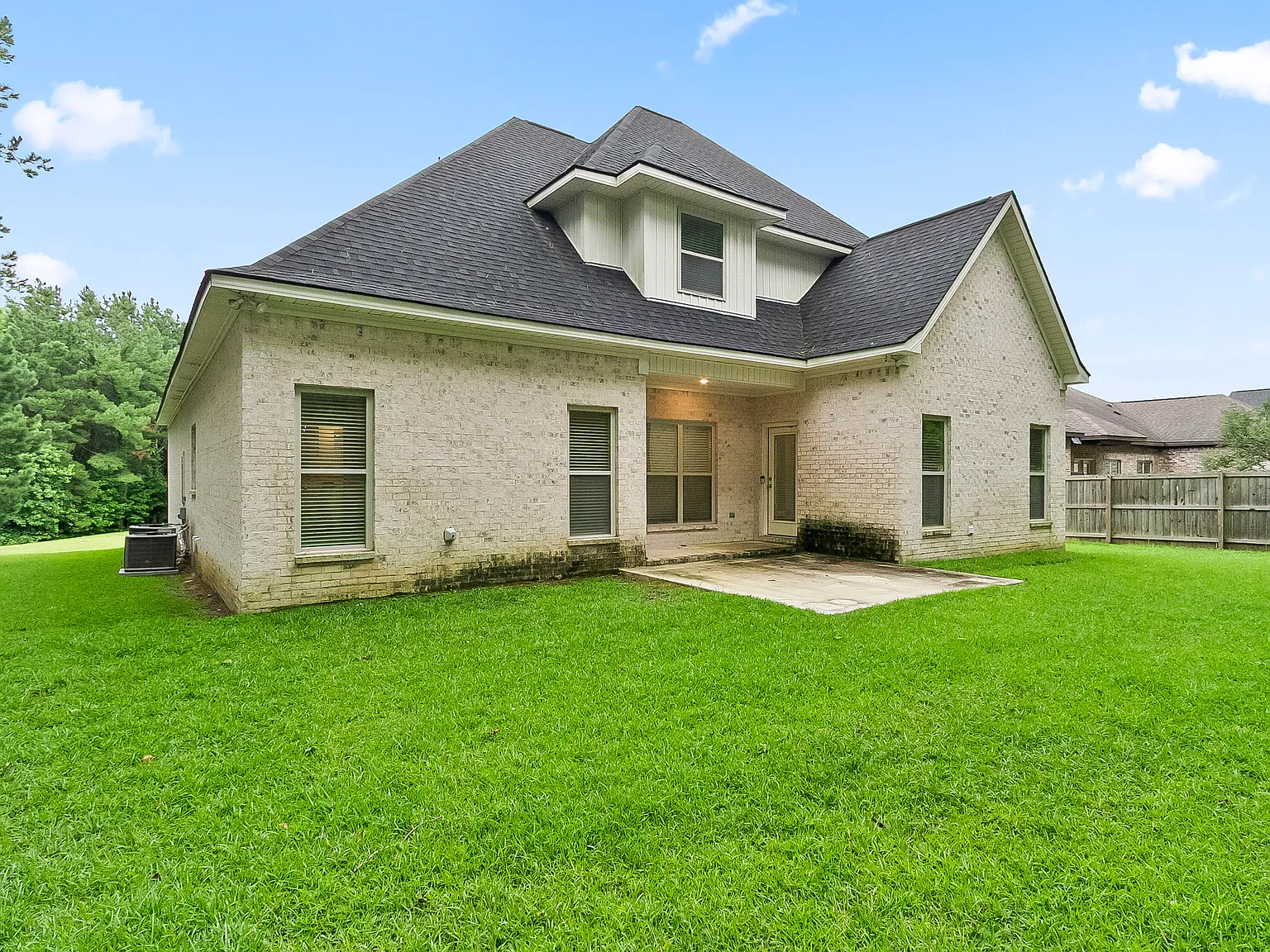 4 bed, 3.5 bath, 3350 sqft, $3,595 — Photo 4