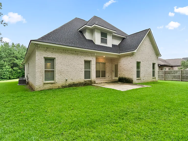 4200 Churchill Ln — Photo 3