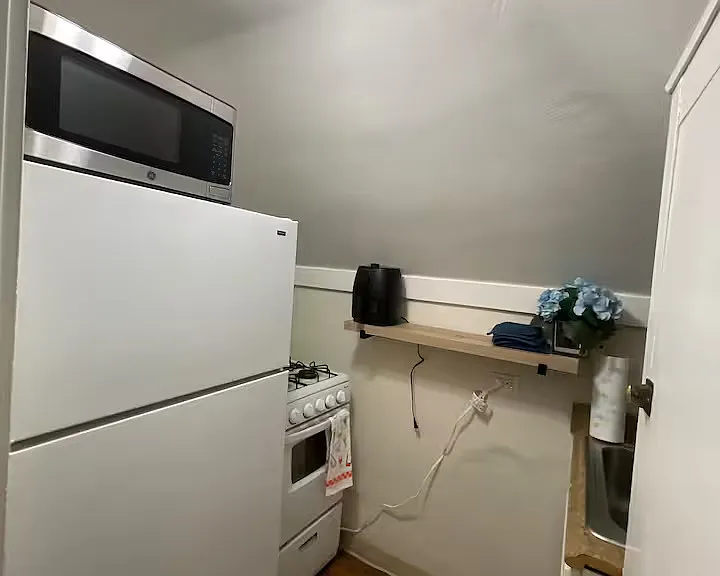 629 Crescent St NE #2 — Photo 6