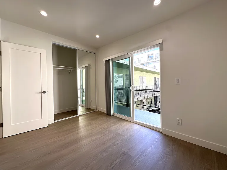 1734 Barry Ave #8 — Photo 8