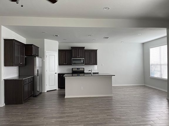 4th image of 1736 Emilia Dr