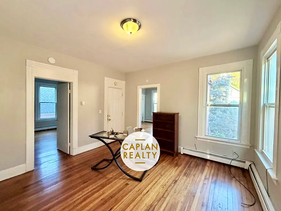 3 bed, 1000 sqft, $1,600 — Photo 2