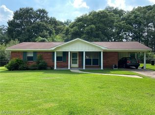 10560 Hillcrest Dr E, Grand Bay, AL 36541