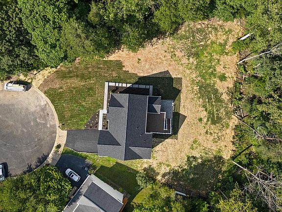 3rd image of 15701 Piedmont Pl