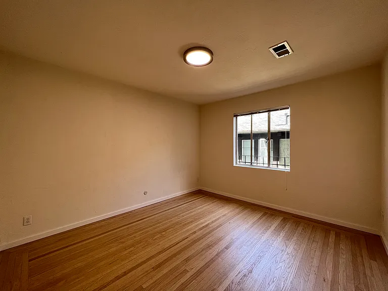 2541-2569 Le Conte Ave — Photo 10