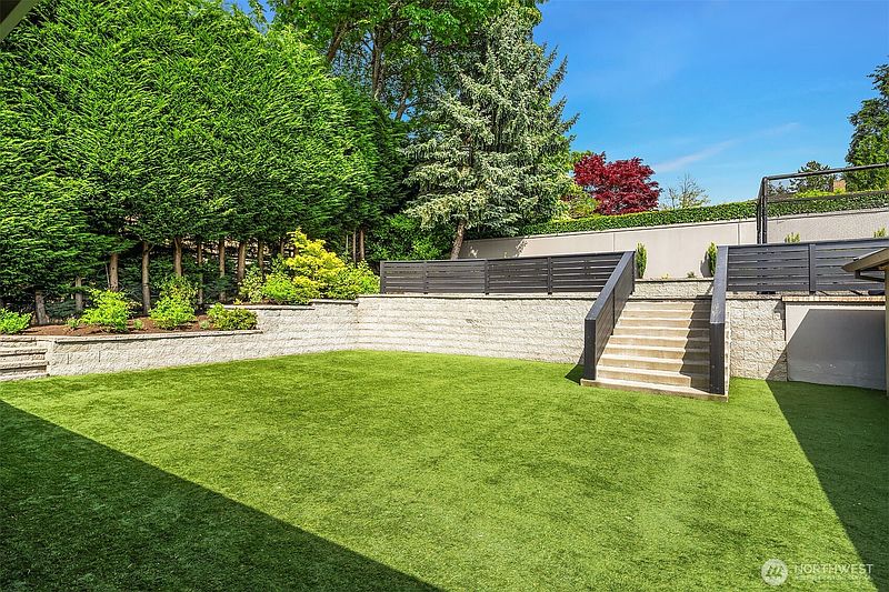 3rd image of 3223 Evergreen Point Road