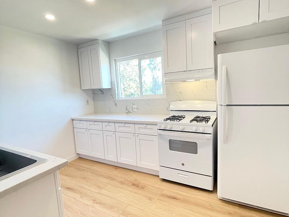 1st image of 1227 N Hayworth Ave APT 6