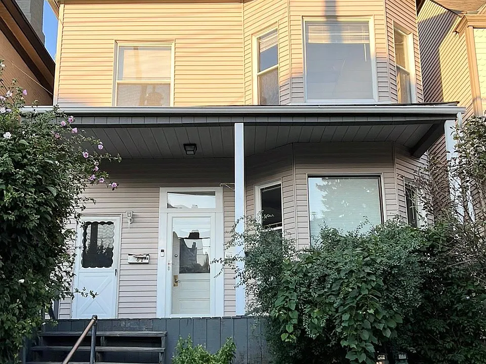 661 College St #1