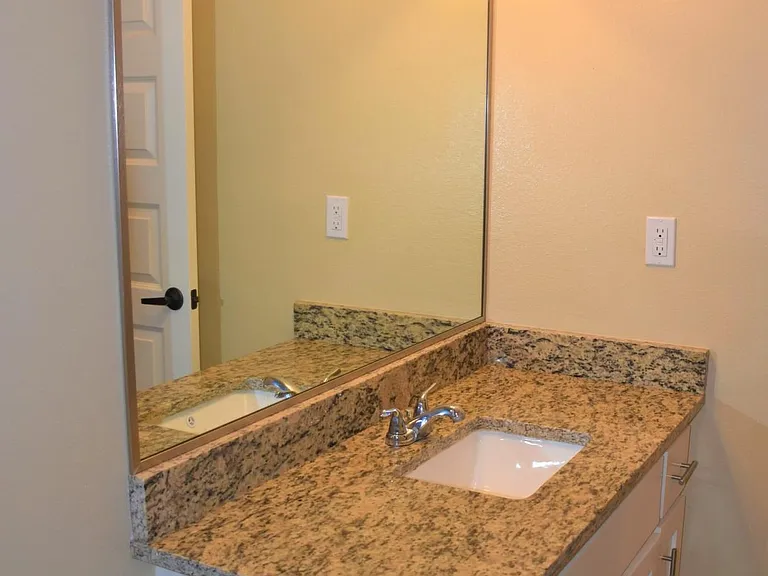 5104 N Winona Dr — Photo 5