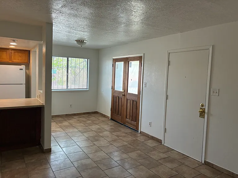 Quality 2 Bed / 1 Bath Apts - Close to I-25, UNM, and KAFB — Photo 32