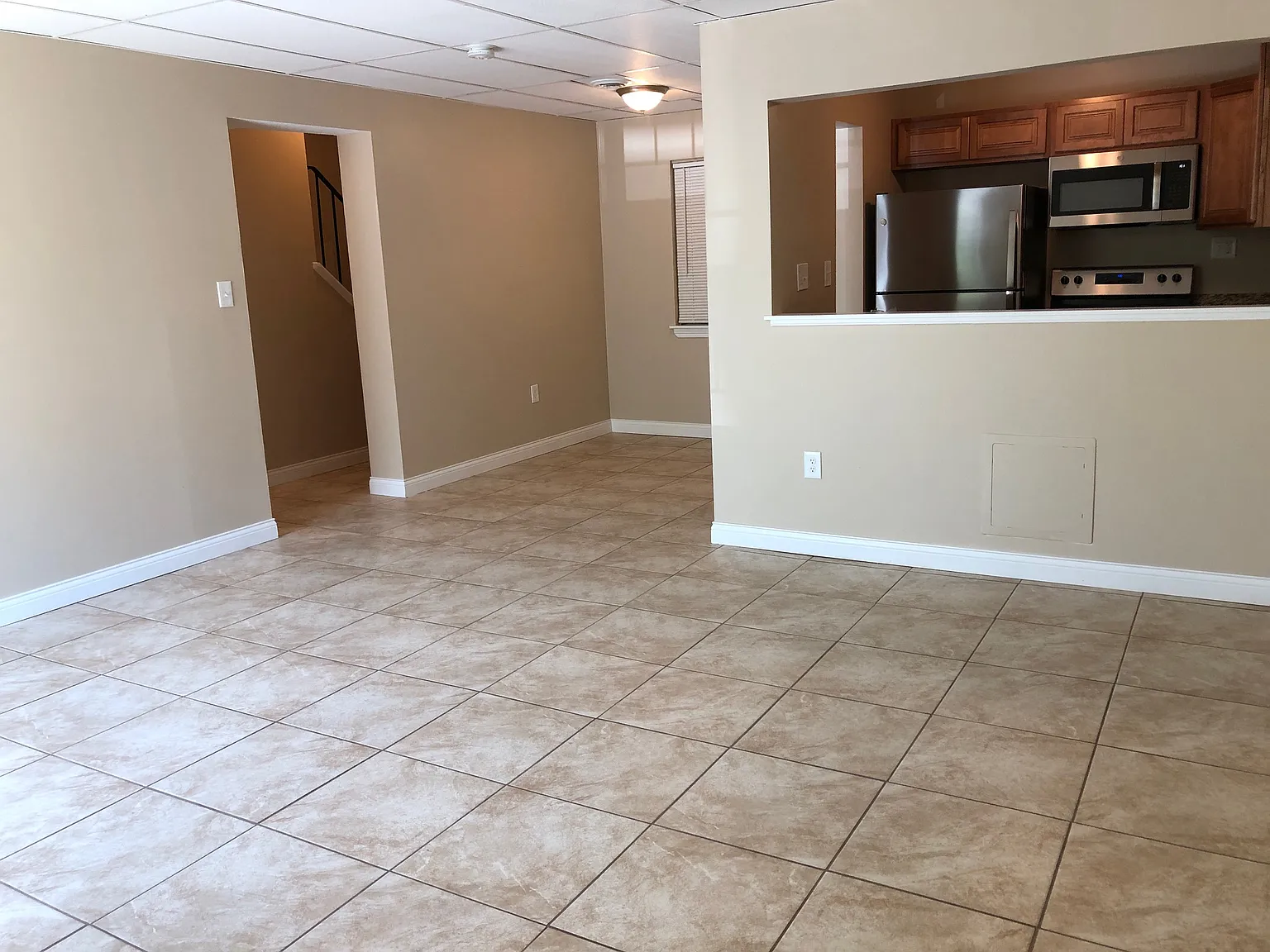 3 bed, 1095 sqft, $1,500 — Photo 2
