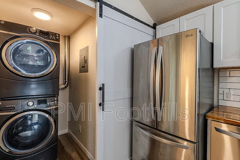 2 bed, 1.0 bath, 1100 sqft, $2,277 — Photo 4