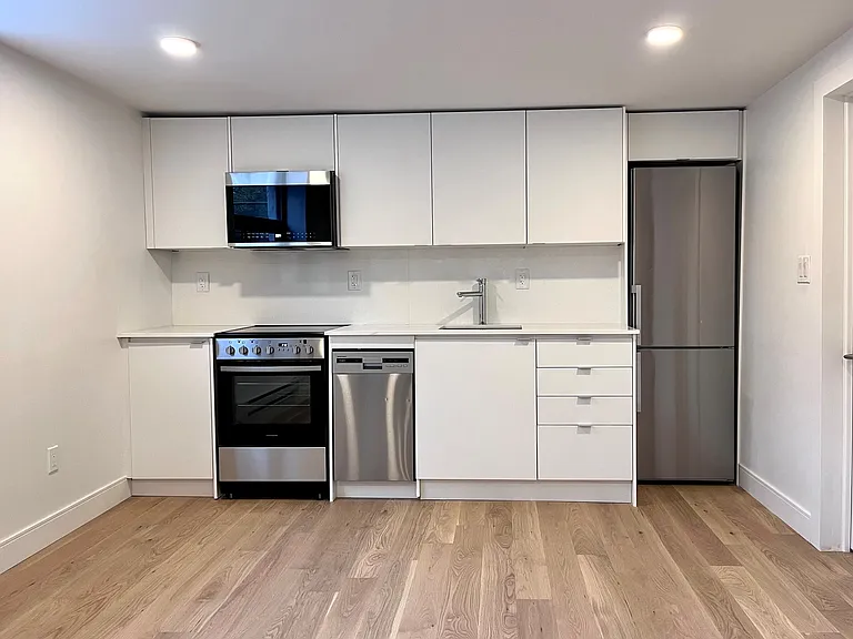 28 Maynard Ave #50109A-105 — Photo 3