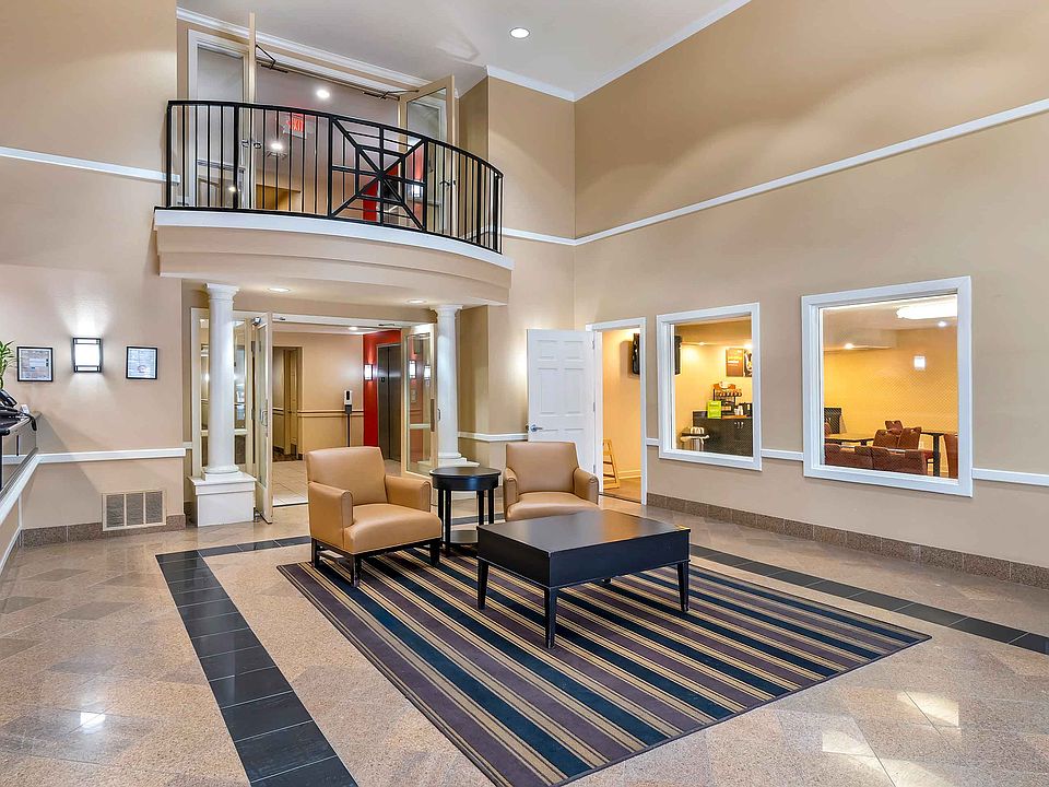 Lobby and Guest Check-in