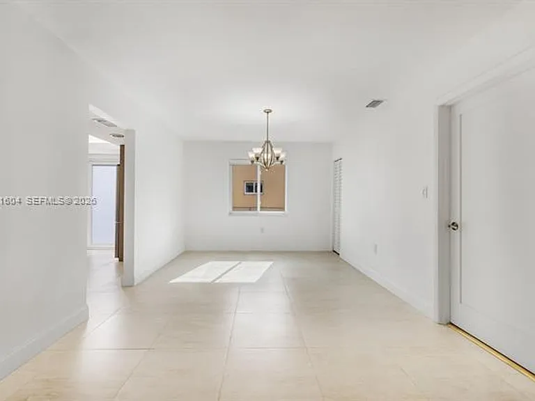 2045 SW 125th Ct — Photo 12