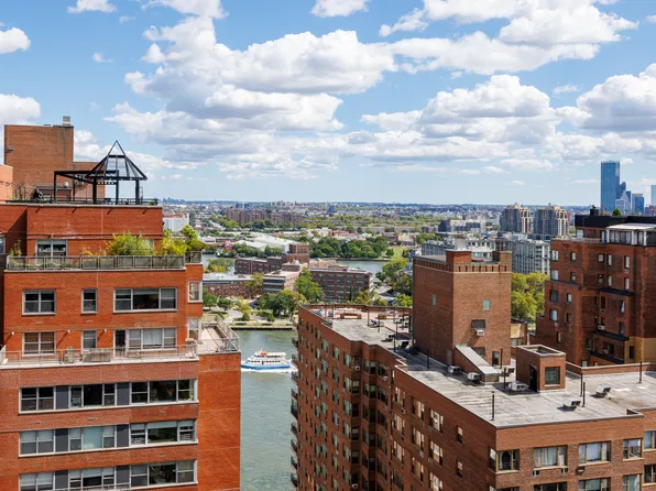 60 East End Avenue image 3 of 11