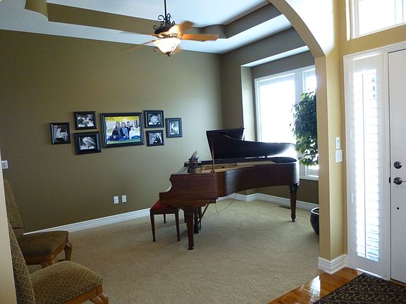 Formal Dining / Piano Room