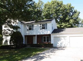 4 Kabalian Dr, Schenectady, NY 12309