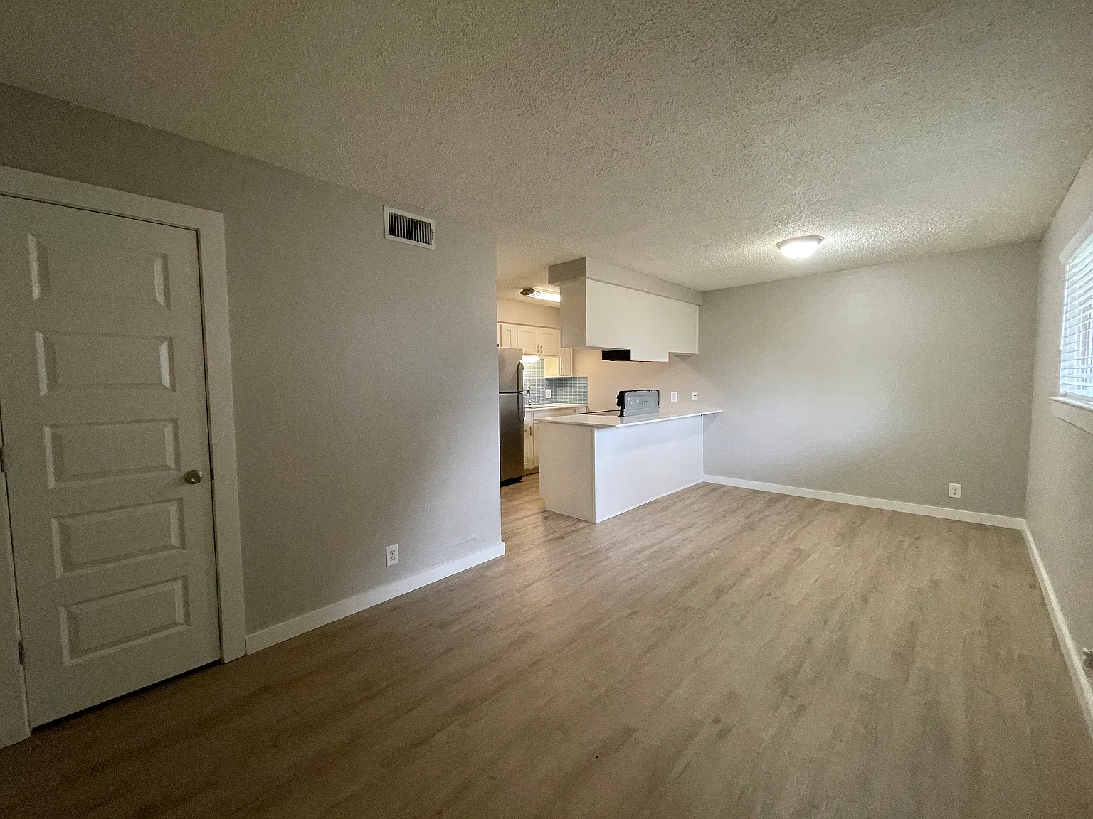 2 bed, 725 sqft, $1,245 — Photo 2