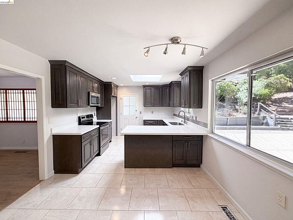 2nd image of 612 Tahos Rd