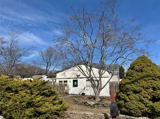 33 Rushmore St, Huntington Station, NY 11746