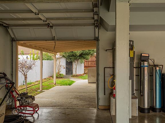 4th image of 840 Prather Court