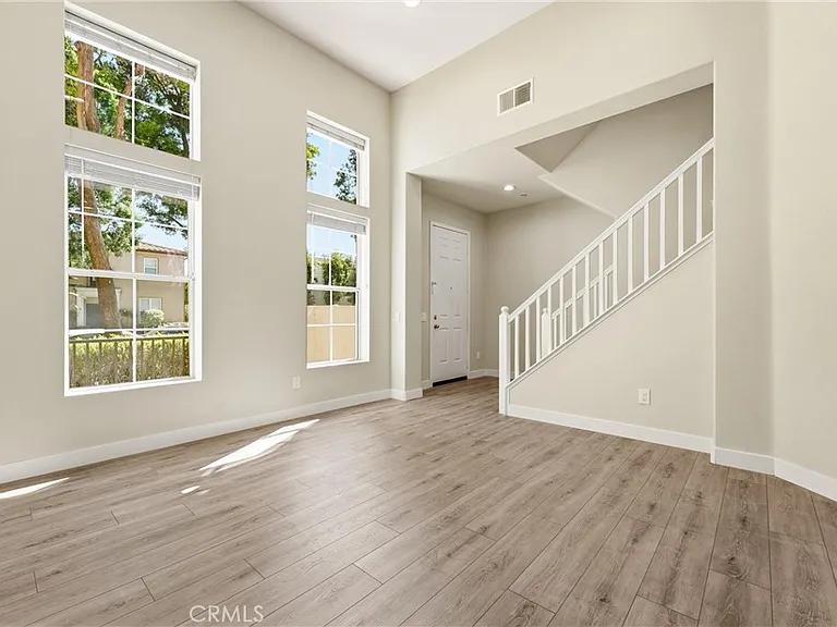 56 Modesto — Photo 4