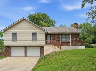 205 SE Moreland School Rd, Blue Springs, MO 64014