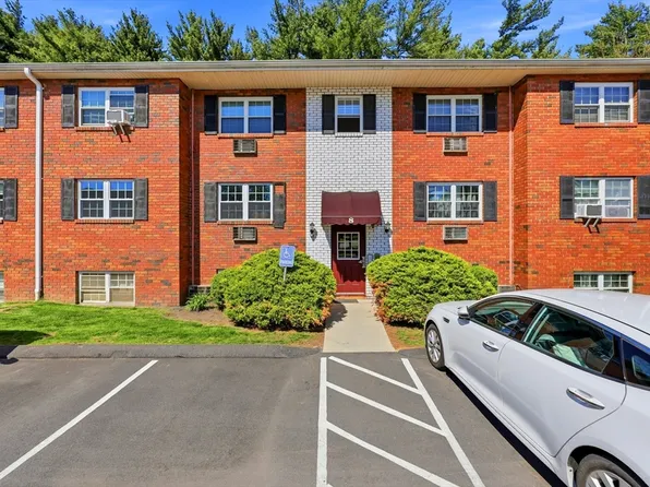 8 Maple Crest Cir APT C, Holyoke, MA 01040