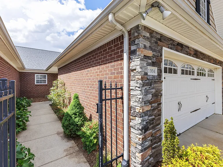 395 Devon Chase Hl #1004 — Photo 2
