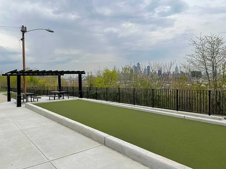 347 Palisade Ave — Photo 16