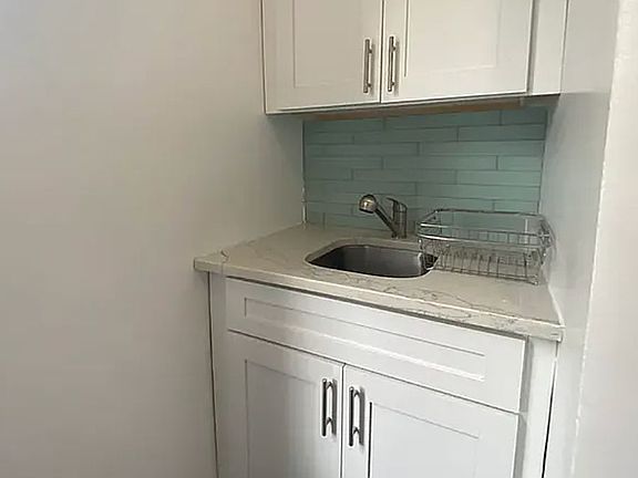 4th image of 202 Thompson St APT 23
