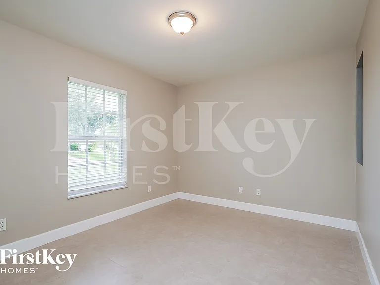 2031 NE 9th Pl — Photo 11